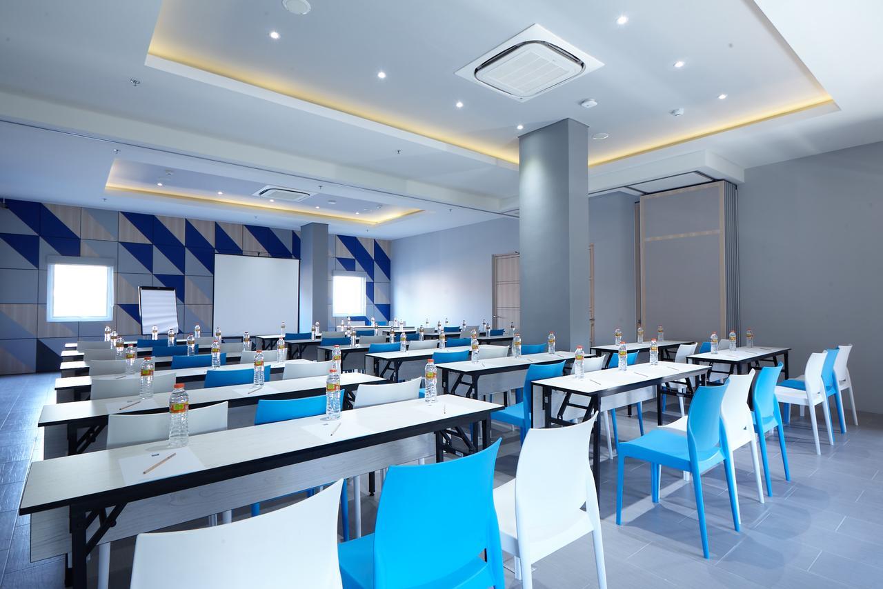 Ibis Budget 치레본 외부 사진