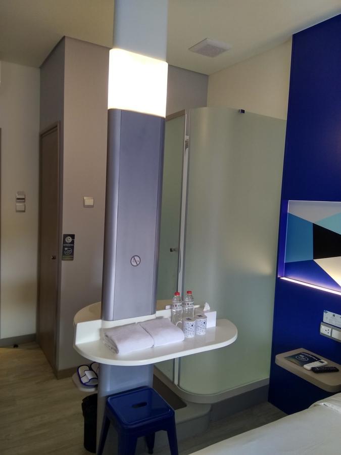Ibis Budget 치레본 외부 사진