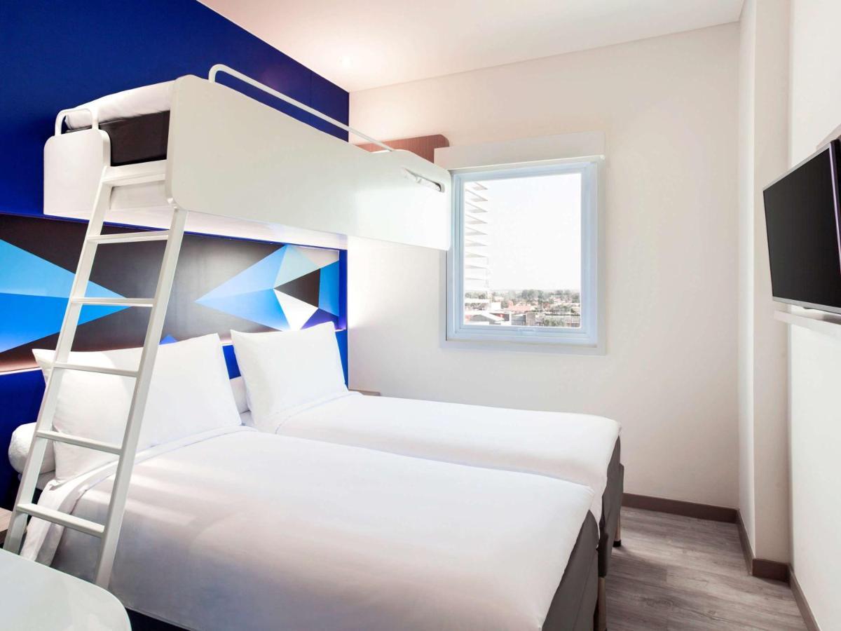 Ibis Budget 치레본 외부 사진