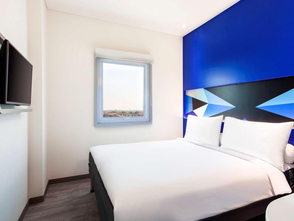 Ibis Budget 치레본 외부 사진